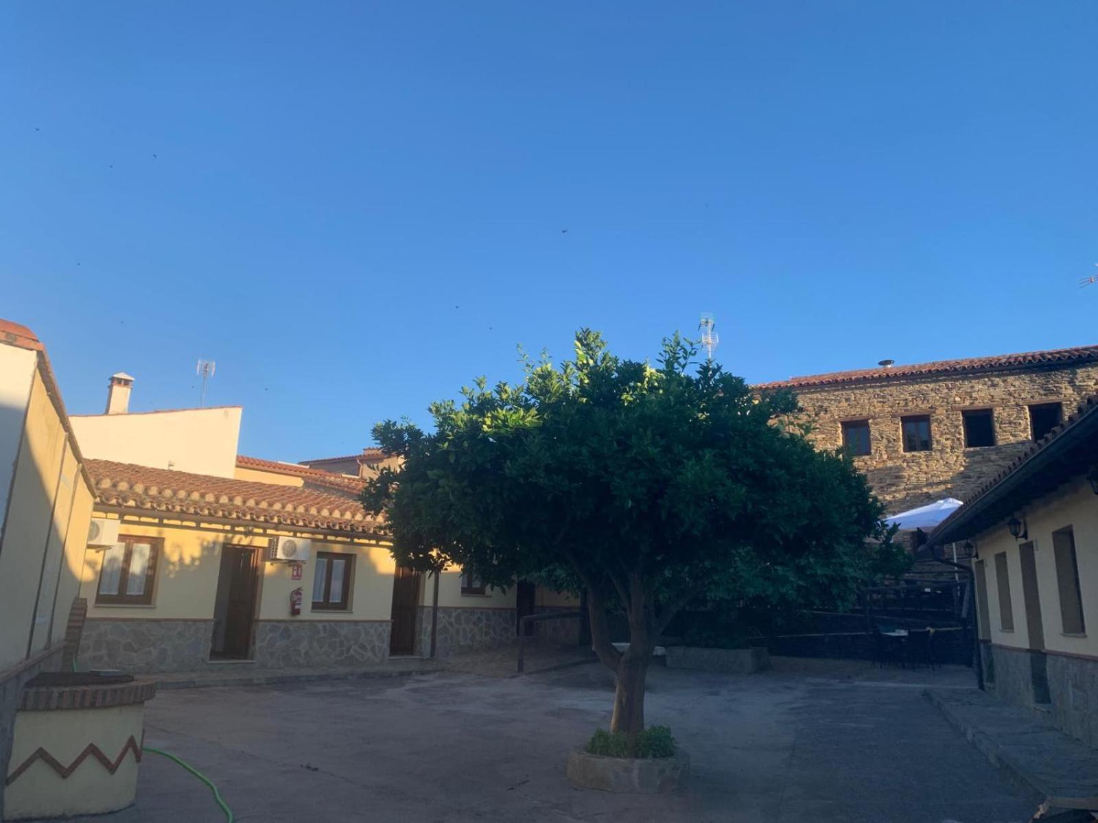 Hosteria La Higuera Hotel Garrovillas De Alconetar Exterior photo